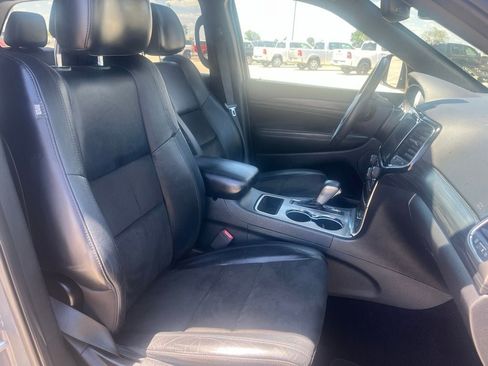 Used 2019 Jeep Grand Cherokee Altitude RWD image 10