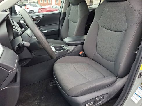 Used 2021 Toyota RAV4 XLE image 13