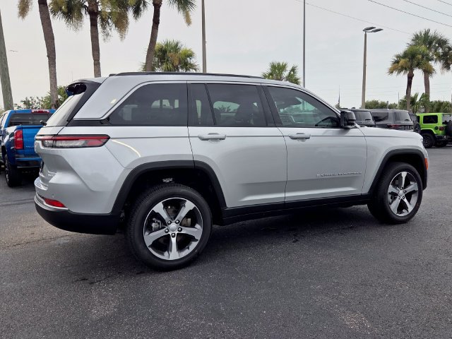 New 2026 Jeep Grand Cherokee Limited w/ Luxury Tech Group II RWD image 8