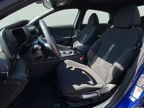 Certified 2025 Hyundai Elantra Sport image 12