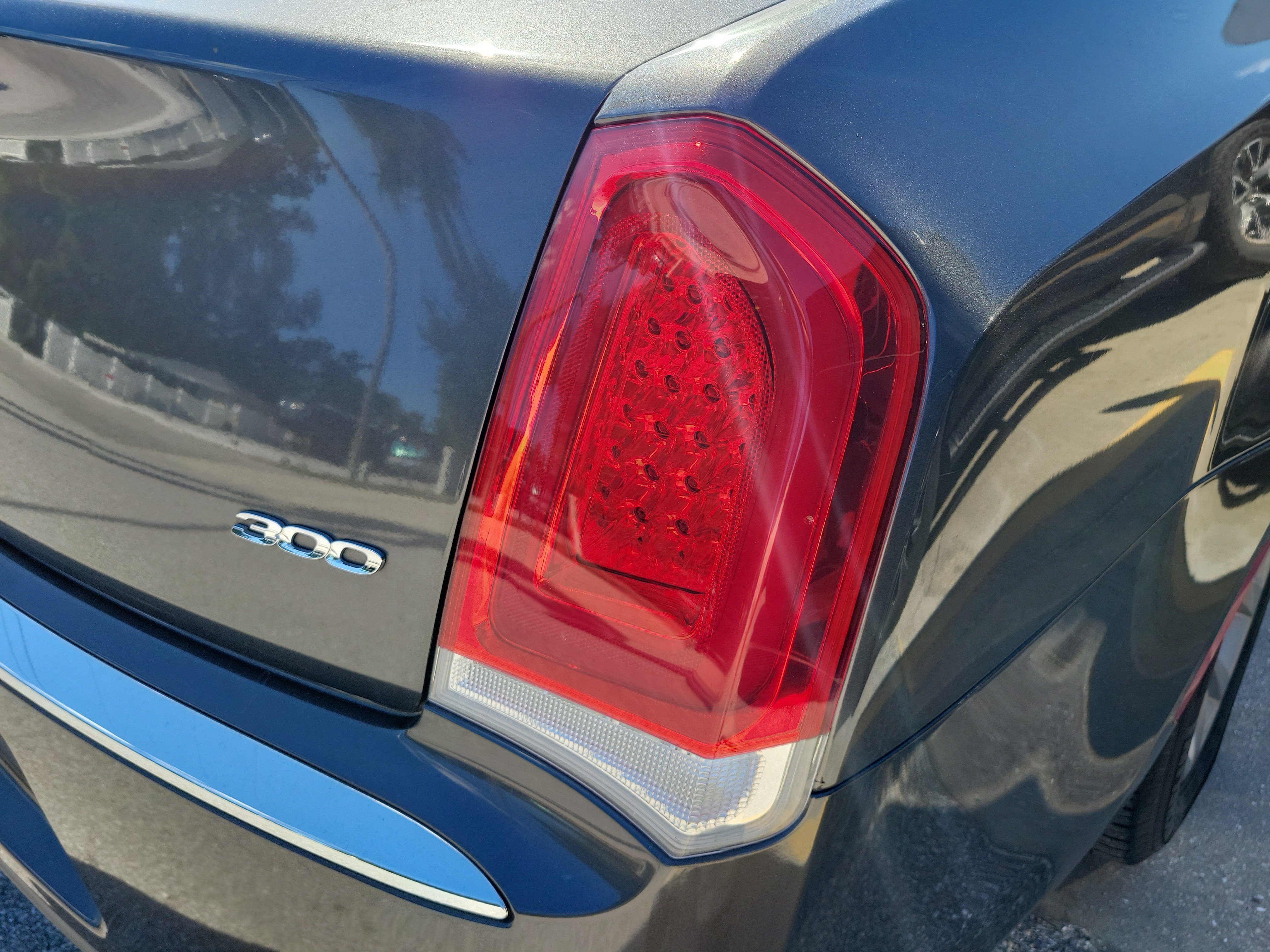 Used 2019 Chrysler 300 Touring RWD image 10