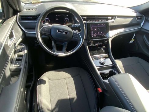 New 2025 Jeep Grand Cherokee Laredo image 40