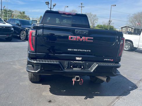 Used 2024 GMC Sierra 2500 AT4 w/ AT4 Premium Plus Package AWD/4WD image 4