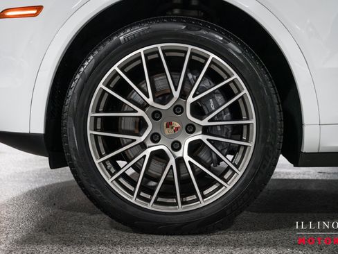 Used 2022 Porsche Cayenne Platinum Edition AWD/4WD image 9