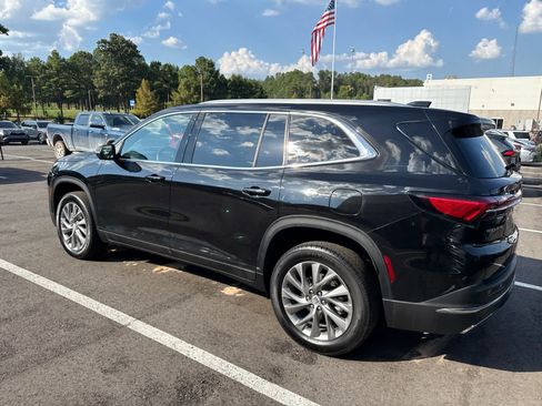 Used 2025 Buick Enclave Preferred FWD image 4