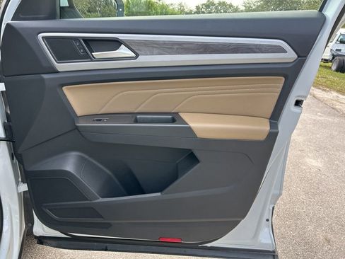 Used 2022 Volkswagen Atlas Cross Sport SE image 43