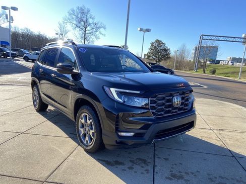 Used 2023 Honda Passport TrailSport image 2