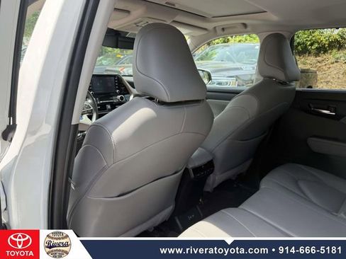 Used 2022 Toyota Highlander XLE AWD/4WD image 15