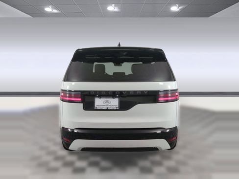 Certified 2025 Land Rover Discovery Dynamic SE image 8