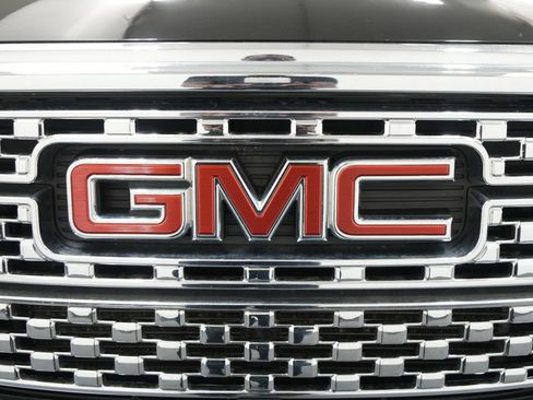Used 2019 GMC Acadia Denali w/ Technology Package AWD/4WD image 12