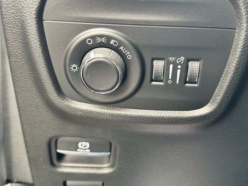 Used 2023 Jeep Grand Cherokee Altitude AWD/4WD image 30