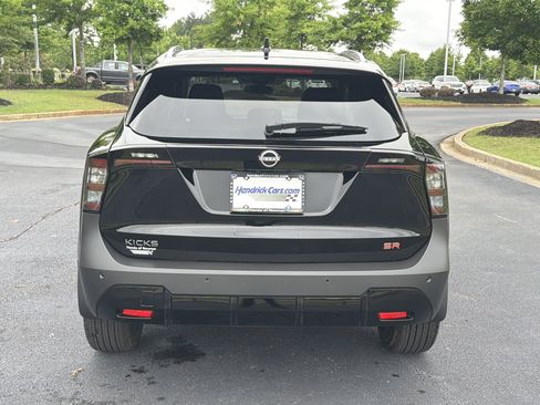 Used 2026 Nissan Kicks SR w/ SR Premium Package FWD image 8