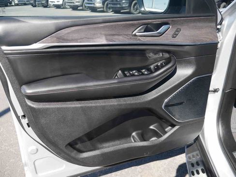 Certified 2023 Jeep Grand Cherokee L Overland image 22