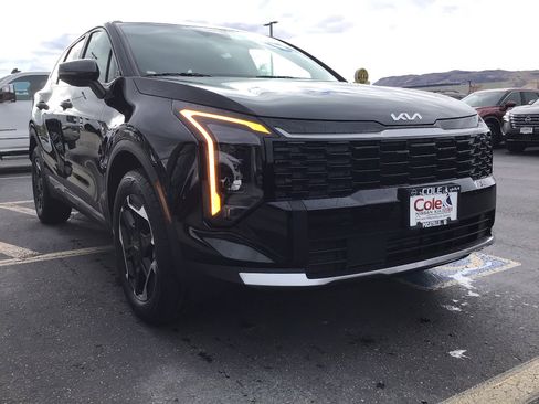 New 2026 Kia Sportage S image 1