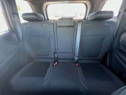 New 2025 Jeep Grand Cherokee Laredo image 5