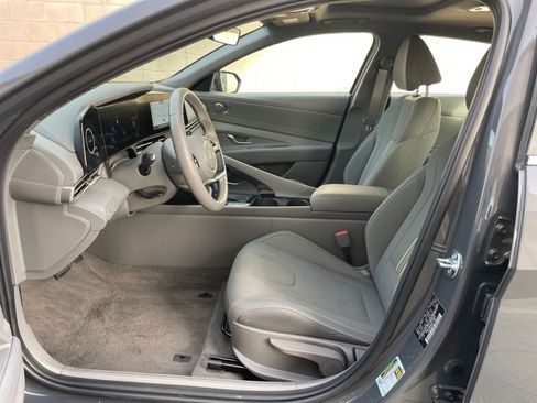 Used 2025 Hyundai Elantra SEL image 27