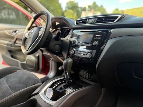 Used 2015 Nissan Rogue SV image 19