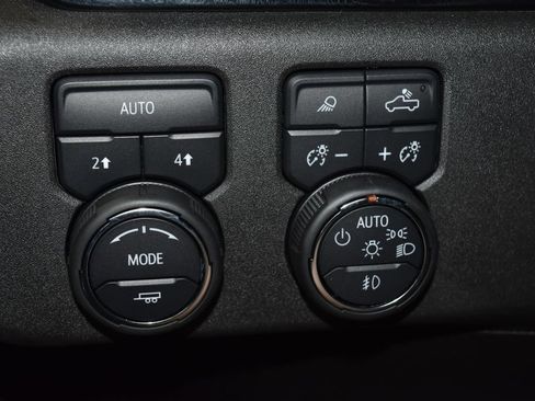 Used 2024 Chevrolet Silverado 1500 LTZ w/ LTZ Premium Package AWD/4WD image 19