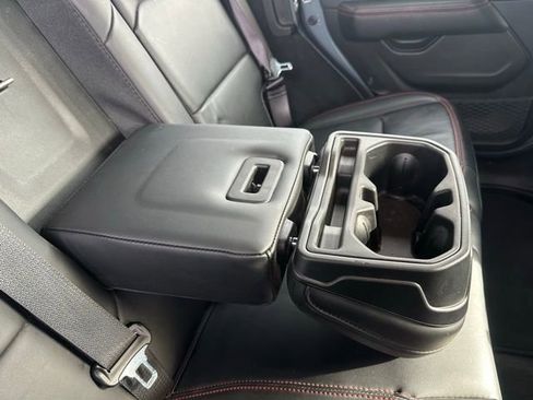 Used 2024 Jeep Wrangler Unlimited Rubicon image 32