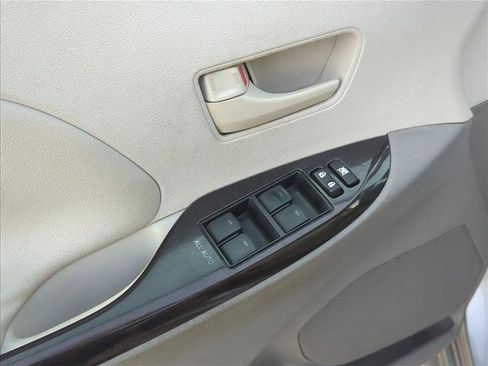 Used 2011 Toyota Sienna LE image 10