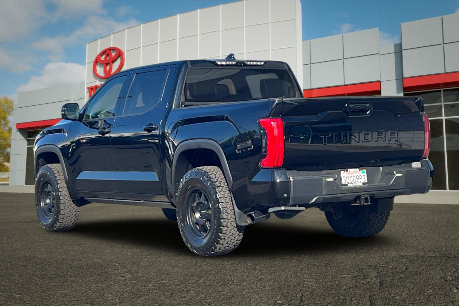 Used 2022 Toyota Tundra Limited w/ TRD Off-Road Package AWD/4WD image 5
