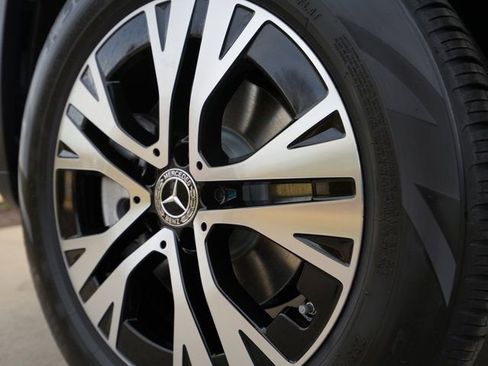 Used 2026 Mercedes-Benz GLB 250 4MATIC image 14