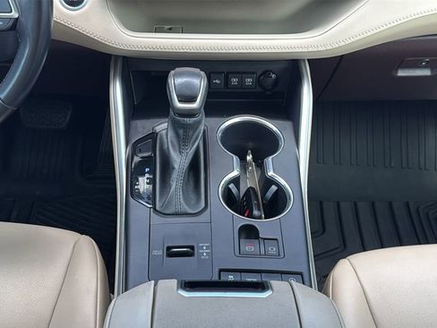 Used 2021 Toyota Highlander XLE image 26