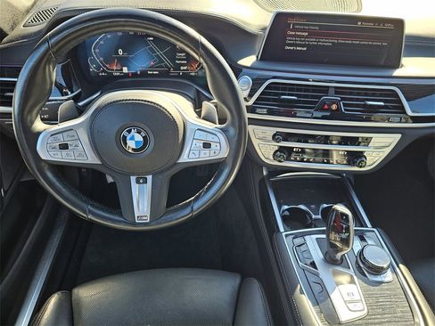 Used 2022 BMW 740i 740i w/ M Sport Package image 18