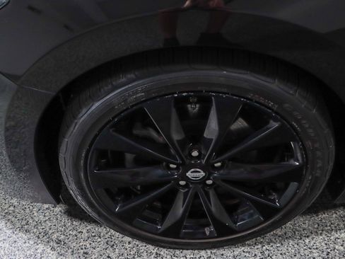 Used 2017 Nissan Maxima SR w/ Midnight Edition image 11