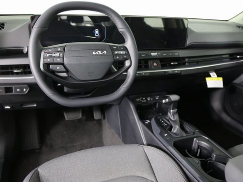Used 2025 Kia K4 EX image 9