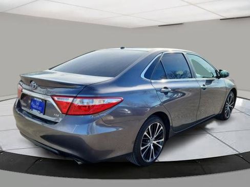 Used 2017 Toyota Camry LE image 5