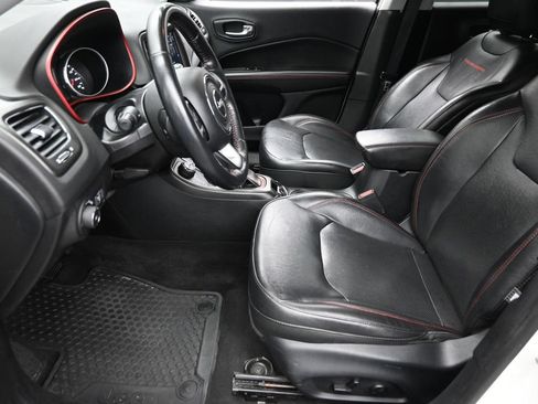 Used 2018 Jeep Compass Trailhawk w/ Leather Interior Group AWD/4WD image 16