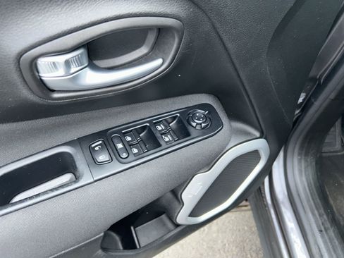 Used 2019 Jeep Renegade Sport w/ UConnect 7.0 Group image 10