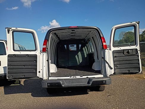 Used 2022 Chevrolet Express 2500 w/ Driver Convenience Package RWD image 19
