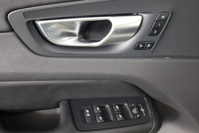 Used 2024 Volvo XC60 B5 Plus AWD/4WD image 18