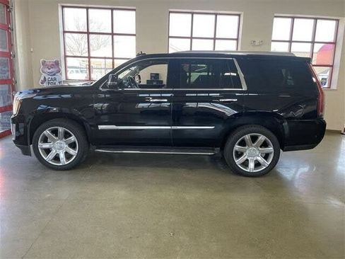 Used 2020 Cadillac Escalade Luxury AWD/4WD image 4