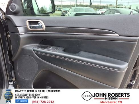 Used 2017 Jeep Grand Cherokee Limited image 19