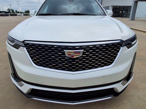 Used 2021 Cadillac XT6 Premium Luxury FWD image 3