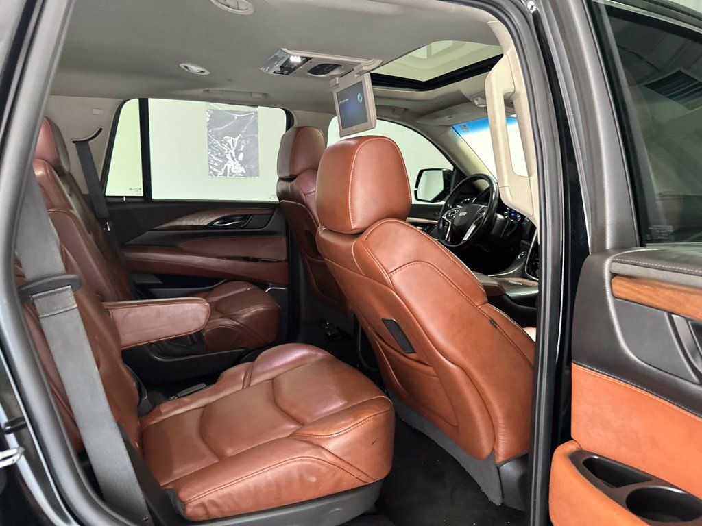 Used 2020 Cadillac Escalade Luxury AWD/4WD image 30