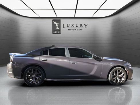 Used 2019 Dodge Charger R/T image 9