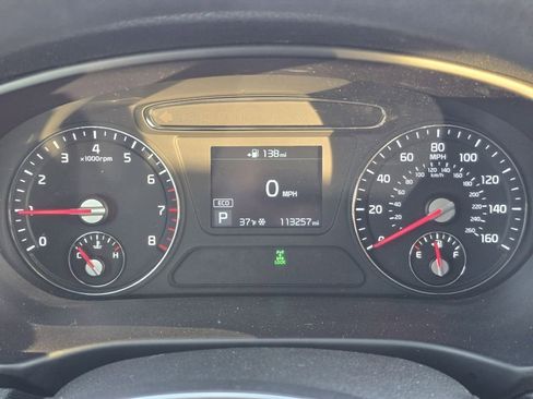 Used 2020 Kia Sorento LX image 12