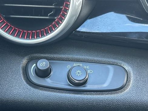 Used 2024 Chevrolet Trax RS w/ Sunroof Package image 33