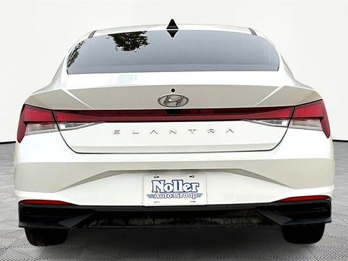 Used 2023 Hyundai Elantra SEL image 4