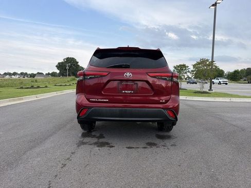 Used 2022 Toyota Highlander XLE FWD image 4