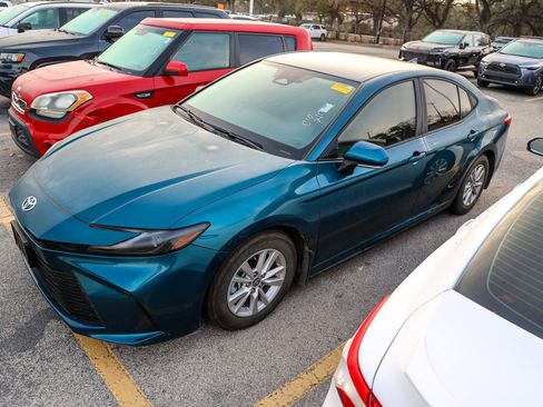 Used 2025 Toyota Camry LE w/ Convenience Package image 3