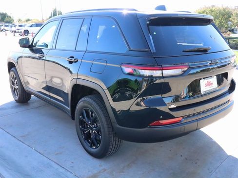 New 2025 Jeep Grand Cherokee Laredo image 23