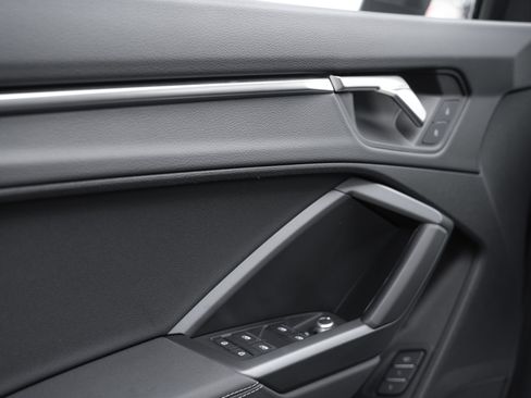 Certified 2025 Audi Q3 2.0T Premium w/ Convenience Package image 19