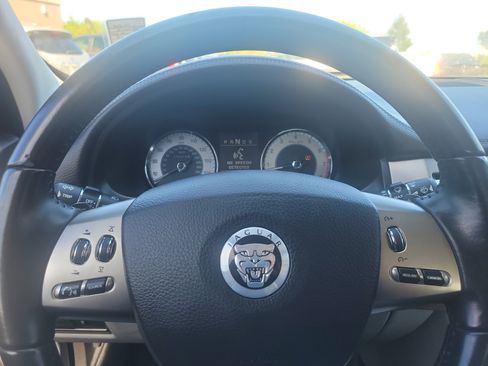 Used 2010 Jaguar XF Luxury RWD image 22