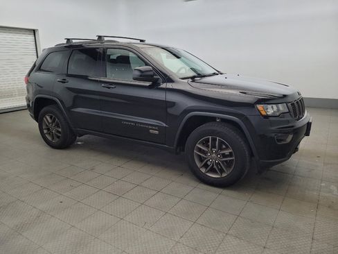 Used 2016 Jeep Grand Cherokee Laredo 75th Anniversary image 11