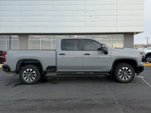 Used 2025 Chevrolet Silverado 2500 Custom image 1
